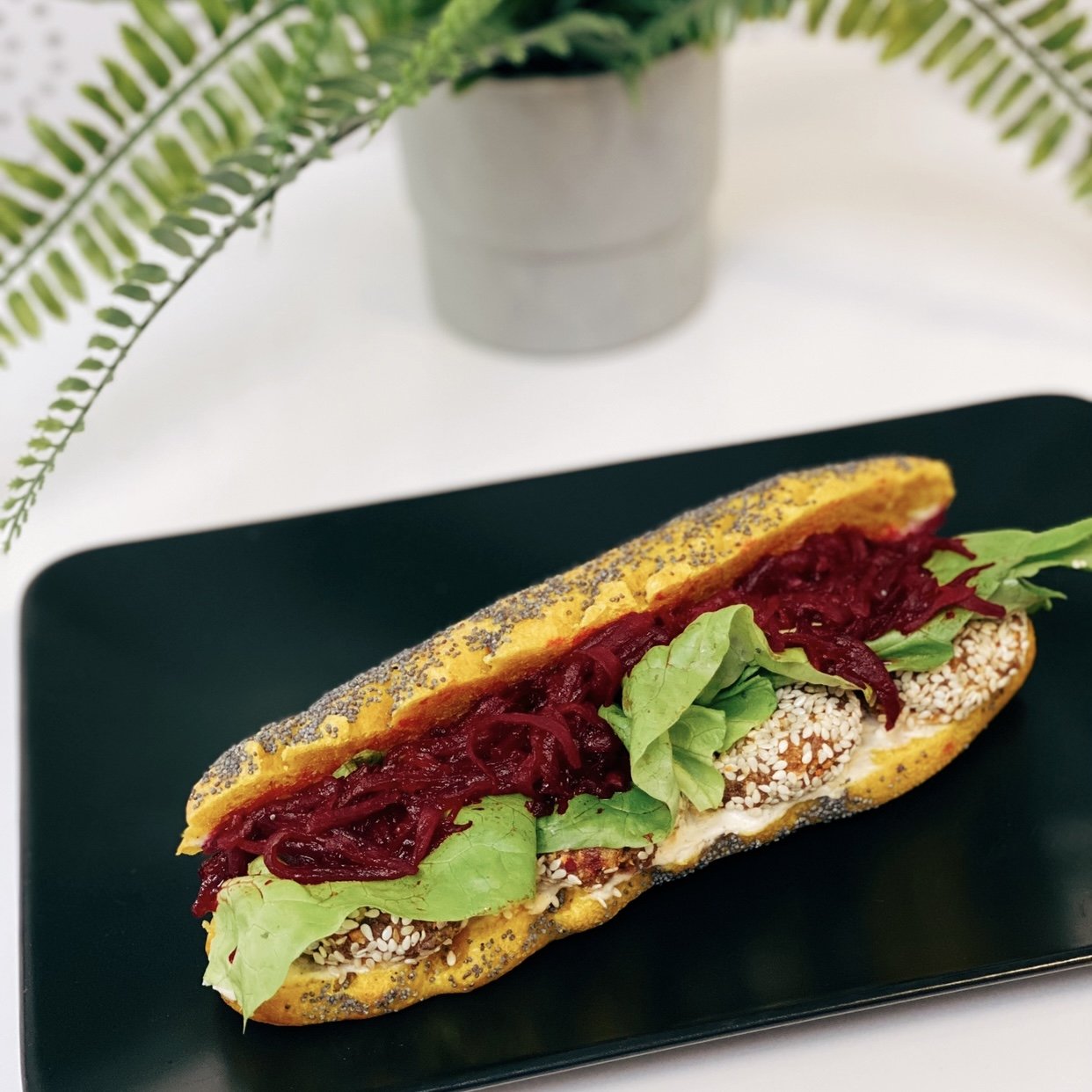 sandwich vegan cu falafel